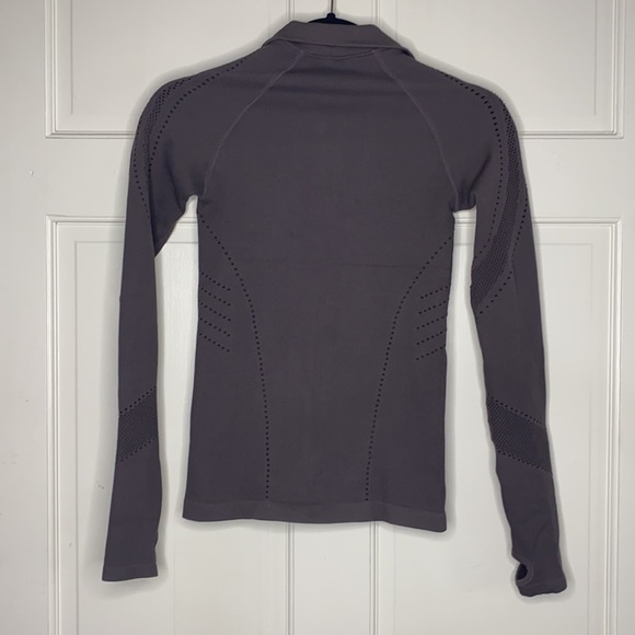 Fabletics Delta Seamless Long-Sleeve Zip Up - Picture 4 of 5